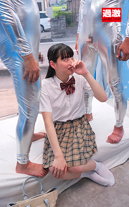 【しゃびー22歳】NHマジックミラー号 制服の似合うニューハーフ娘がおちんちん年齢当てに挑戦!Wチ○ポに挟まれ大興奮!初めての串挿し3Pでケツ穴ぱっくり連続ペニキュン… サンプル画像 5