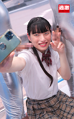 【しゃびー22歳】NHマジックミラー号 制服の似合うニューハーフ娘がおちんちん年齢当てに挑戦!Wチ○ポに挟まれ大興奮!初めての串挿し3Pでケツ穴ぱっくり連続ペニキュン… サンプル画像 6