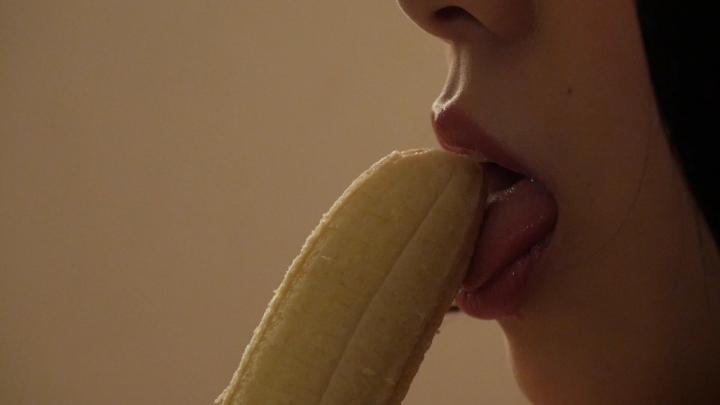 「白銀最仁香」人気グラドルのバナナ舐め イメージ