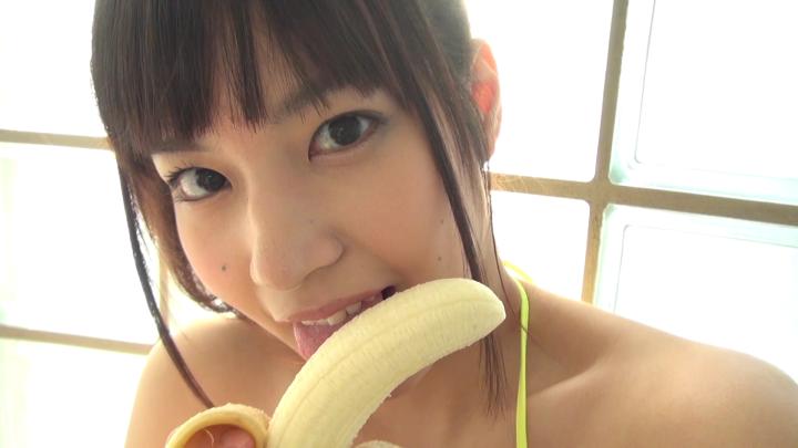 「夏目雅子」人気グラドルのバナナ舐め イメージ